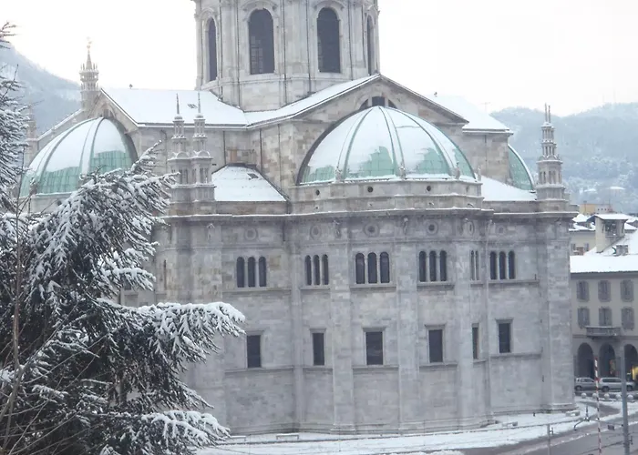 Gira Guest House Côme